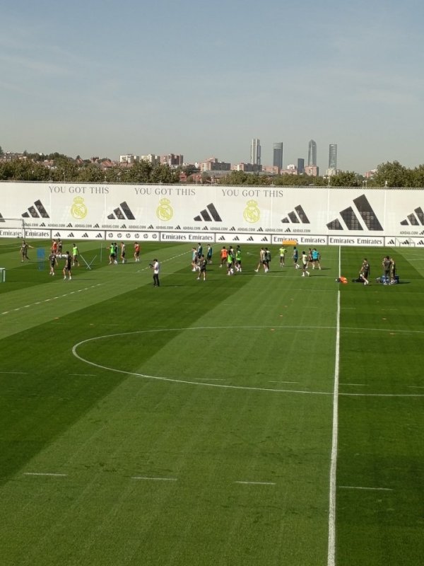 记者：皇马对阵西班牙人赛前练习  ，阿诺德、吕迪格、门迪三人缺席