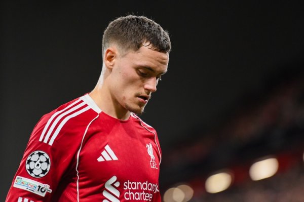 放弃实验❓记者：斯洛特赛前和索博谈了很久 后者替代维尔茨位置